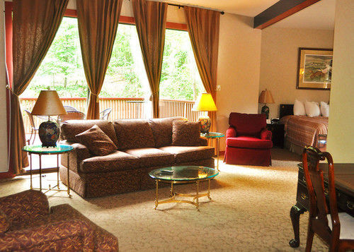 The Jack Warner At Northriver 3*